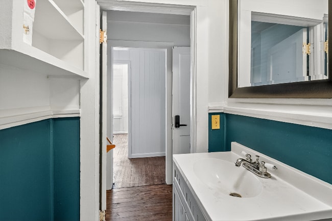 Photo - 731 20th St NW