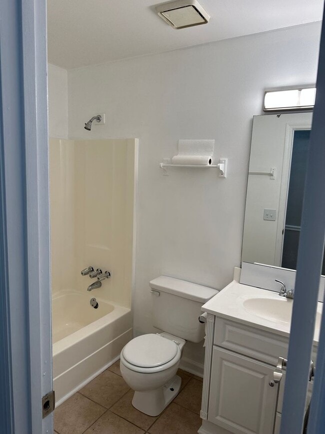 Photo - 107 Savanna Woods Cir