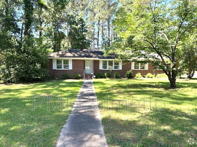 Building Photo - 529 Skyland Dr Rental