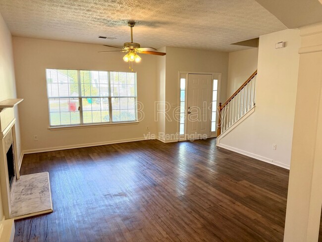 Photo - 1389 Highgrove Way