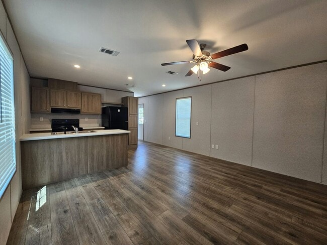 Photo - 601 Suwanee Dr
