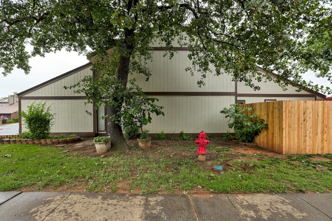 Photo - 405 Sundance Ln