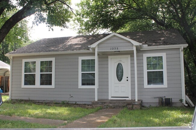 Building Photo - 1008 Peak St Rental