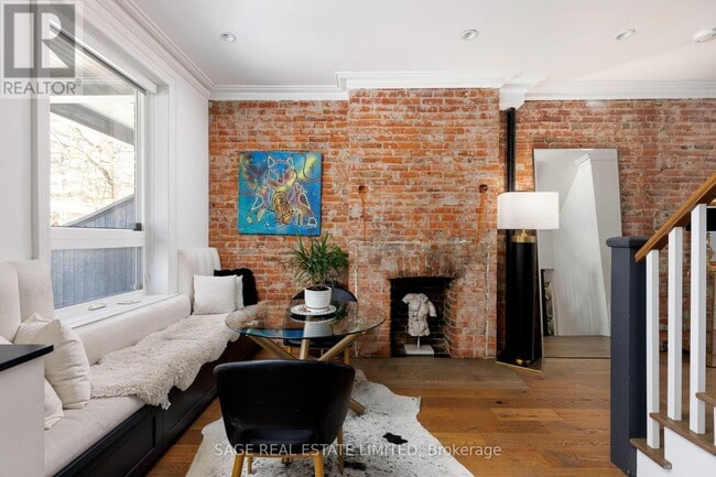 Photo - 221 Crawford St