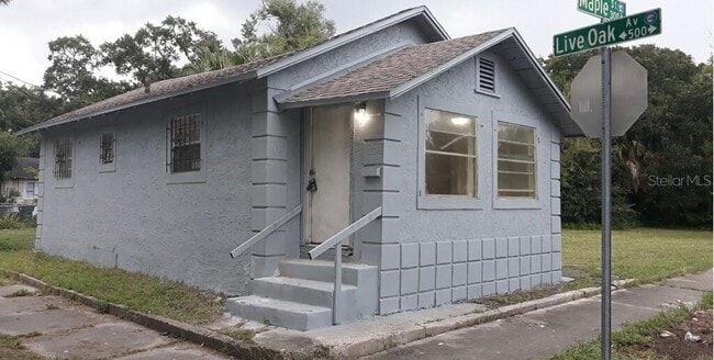 Building Photo - 350 Maple St Rental