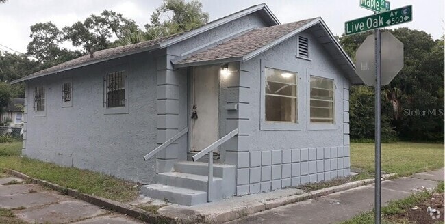 Building Photo - 350 Maple St Rental