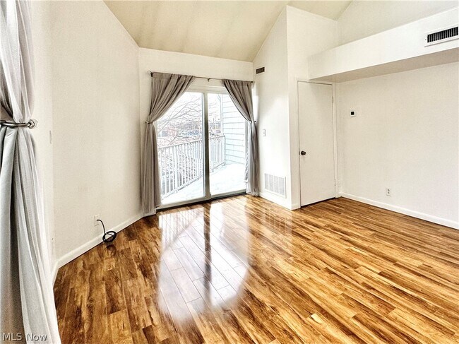 Photo - 1900 Grove Ct Unidad 405