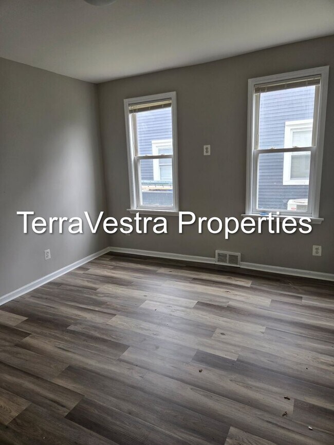 Photo - 215 Maple Ave Unit A