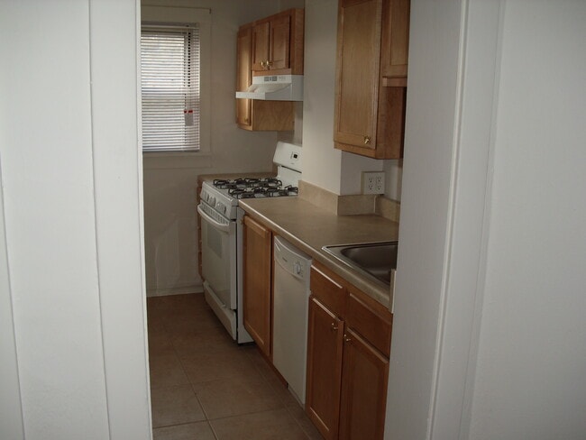 Photo - 1849 Chislett St