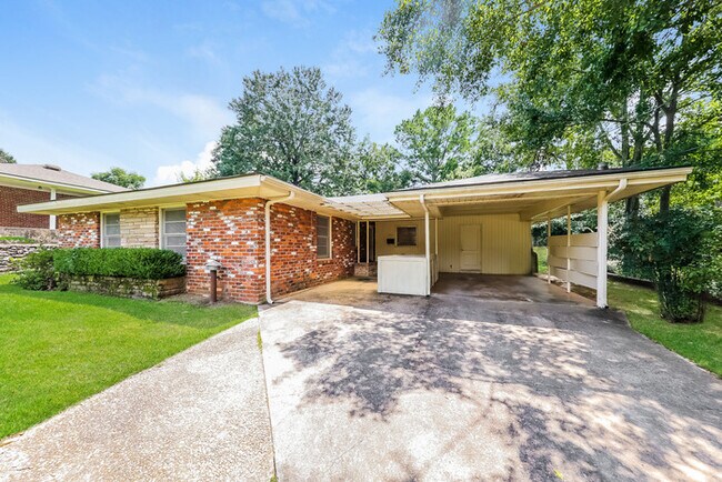 Charming 3 Bedroom Home in Montgomery - Charming 3 Bedroom Home in Montgomery