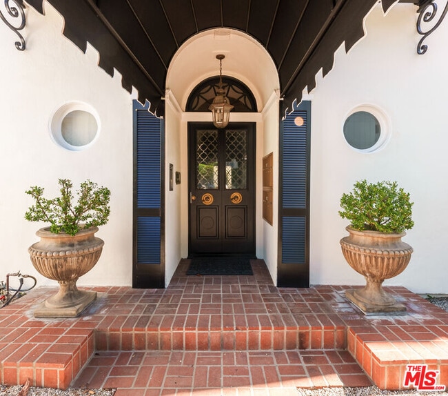 Photo - 1014 N Doheny Dr