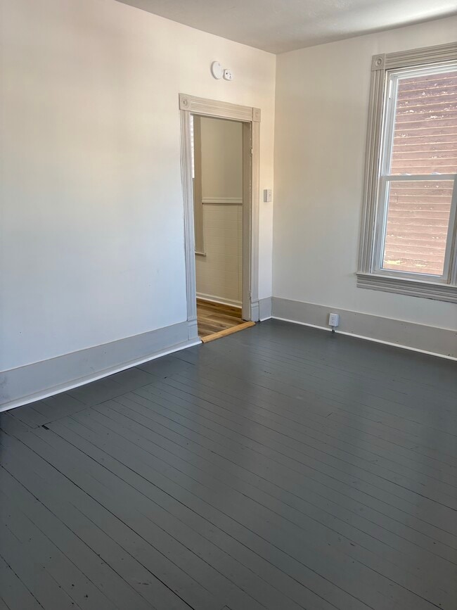 Photo - 19 W Chartes St