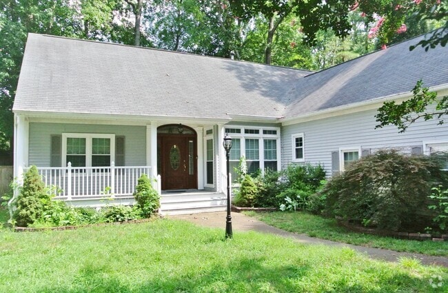 Building Photo - 2036 Hen House Dr