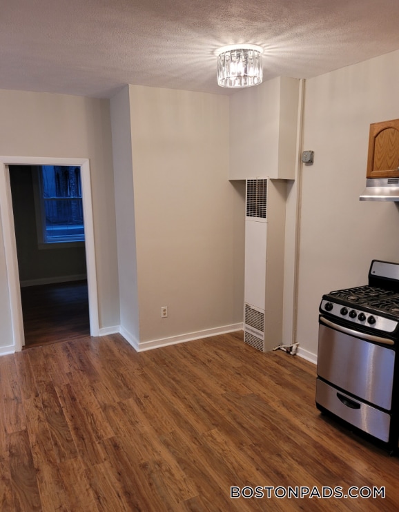 Building Photo - 145 Endicott St Rental