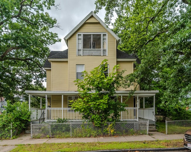 Photo - 108-110 Northampton Ave Unit Apt 1