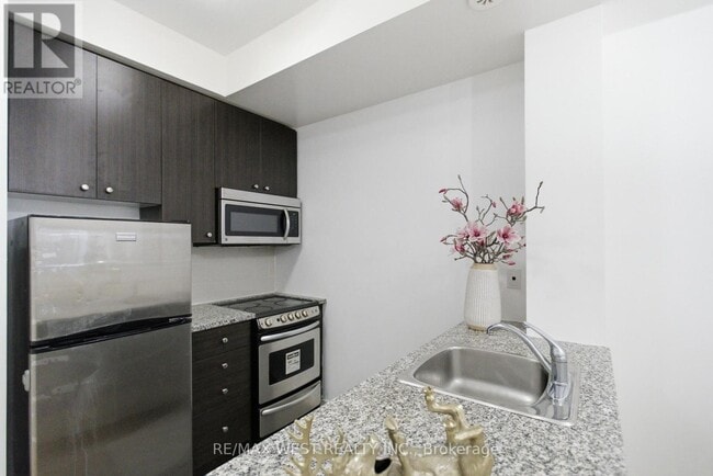 Photo - 19 Coneflower Cres