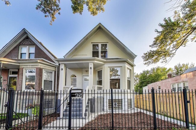 Building Photo - 3425 W Carroll Ave Rental