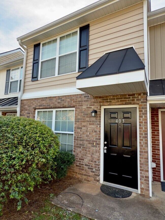 Building Photo - 2 Bedroom/11.5 Bath Dallas Townhome