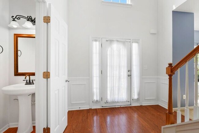 Photo - 1255 Wondering Way