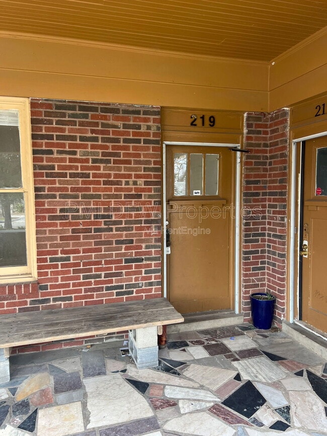 Photo - 219 S Montreal Ave