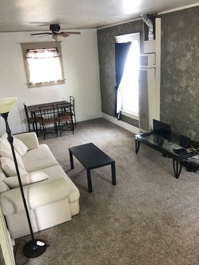 Photo - 911 1/2 West Maple Street