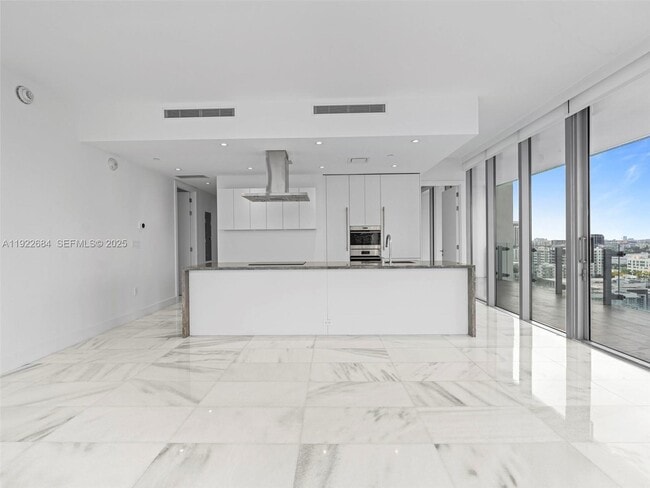 Photo - 700 NE 26th Terrace Unidad 1706