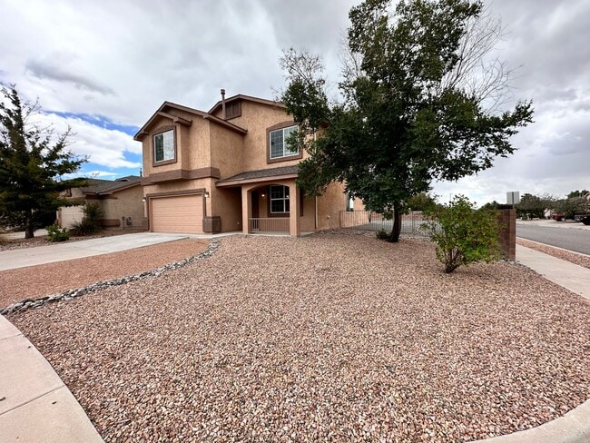 Building Photo - Stunning 2 story 2575 sq ft home- New Carpet