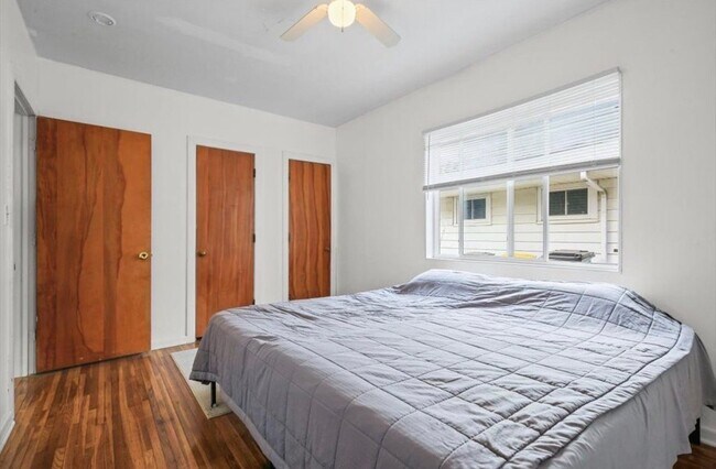 8 University Ct