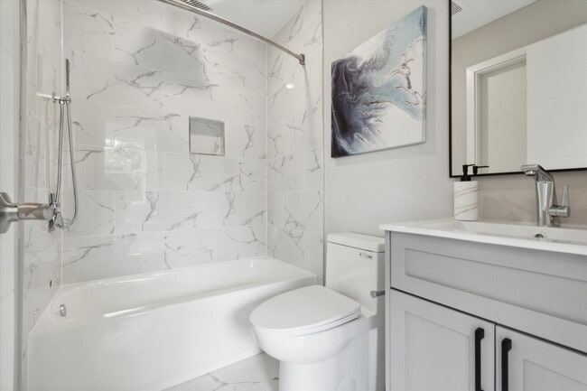 Photo - Luxurious New Construction Bi-Level 3-bedroom Unit in Wharton Centre Development Unidad 2