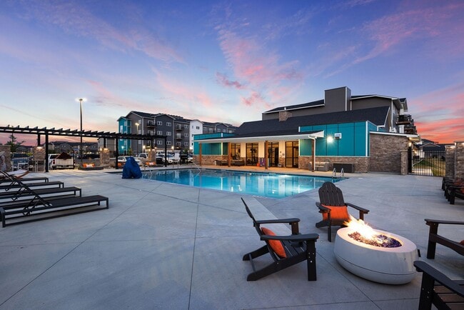 Pool - Farmstead Apartments