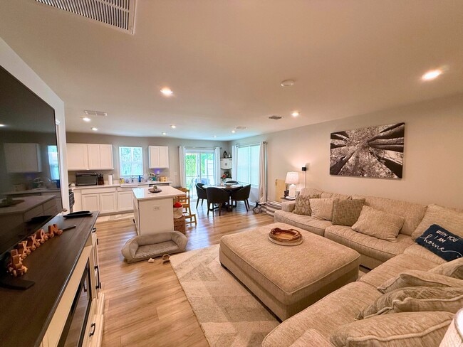 Photo - 168 Sarnesfield Wy