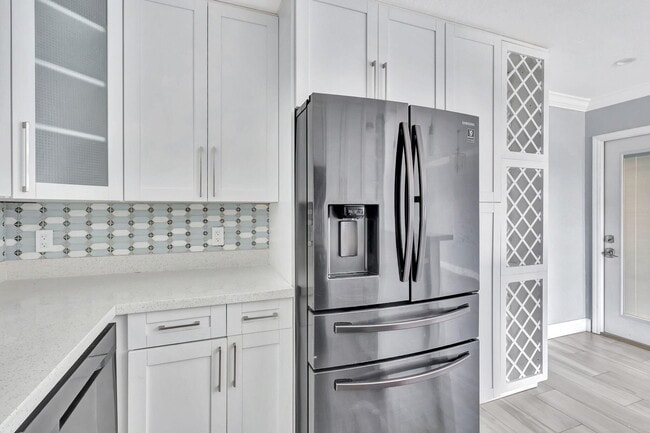 Photo - 810 Lake Shore Dr Unidad 44