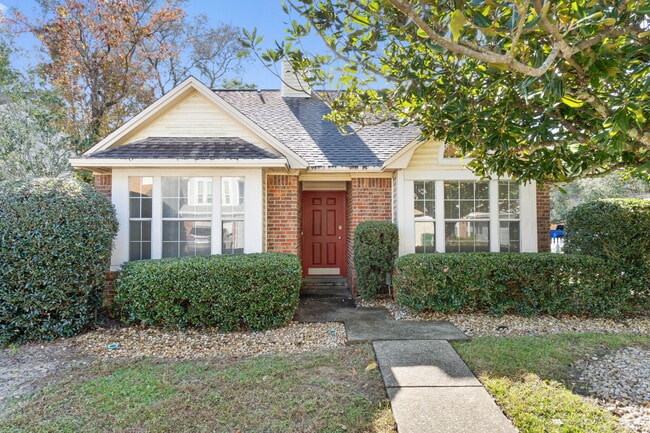 Photo - 110 Parkwood Dr