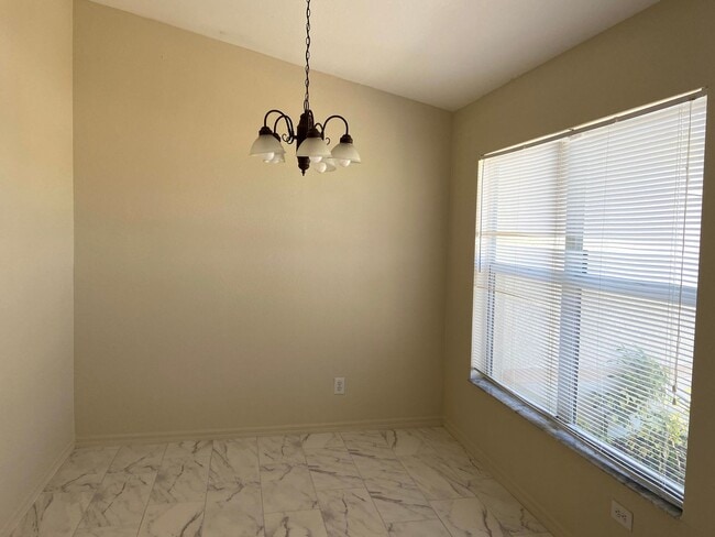 Photo - Available Now!!!. Huge 4 bedroom/Greenbriar Area.