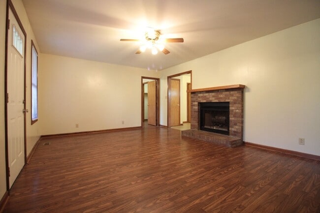 Photo - 205 Farmer Rd