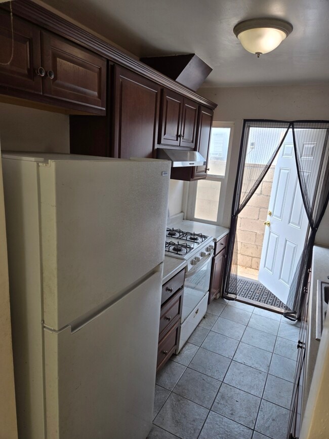 Building Photo - 727 48th St Rental