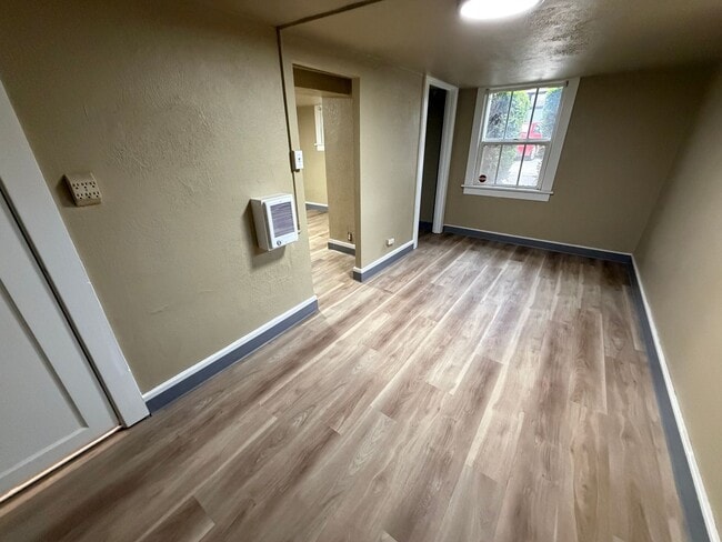 Photo - GOL - Basement unit ( 1 bed/ 1 Bed) Unidad Basement