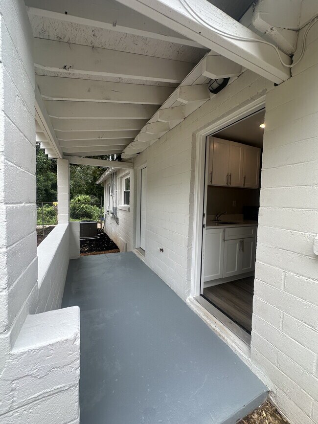 Newly Renovated 2 Bedroom Apartment in West Greenville