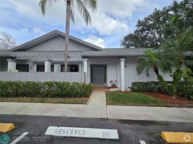 Building Photo - 4455 Carambola Cir N Rental
