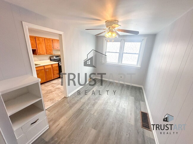 Photo - 5335 Cottage St