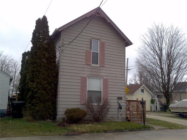 831 Second St