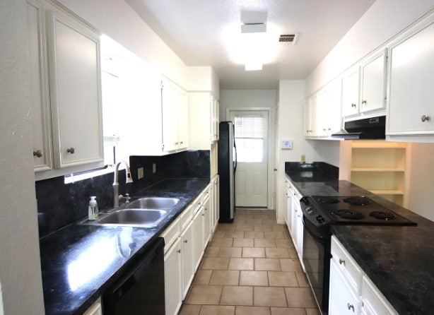 Photo - 9140 Monica St