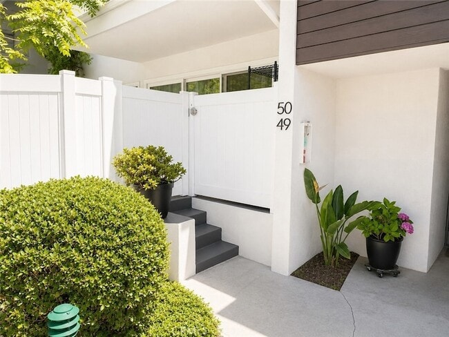 Photo - 1745 Maple Ave Unidad 49