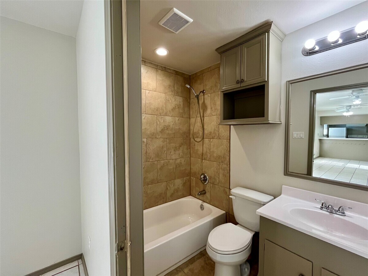 Photo - 1042 W Village Ct Unidad D