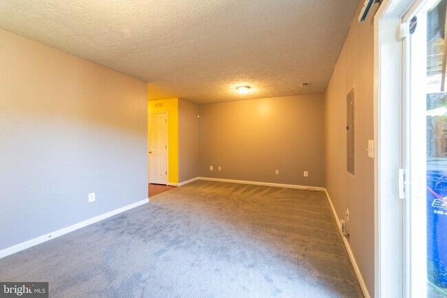 Photo - 104 Stingray Ct