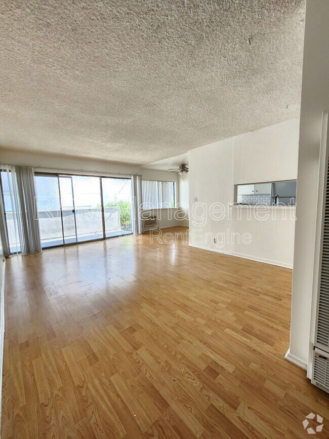 Building Photo - 1538 N Detroit St Unit 8 Rental