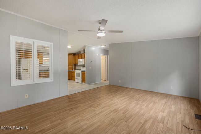 Photo - 113 Simon Latour Rd