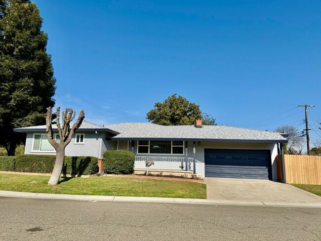 Building Photo - Just reduced!