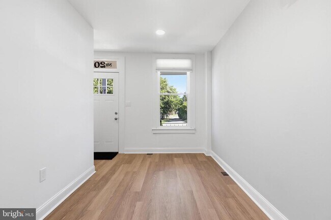 Photo - 20 E 7th St