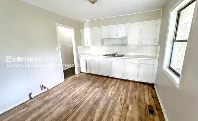 Photo - 2724 Lee Ave SW